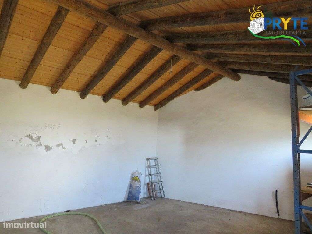 Moradia de tipologia T4 situada em Figueiró dos Vinhos-35