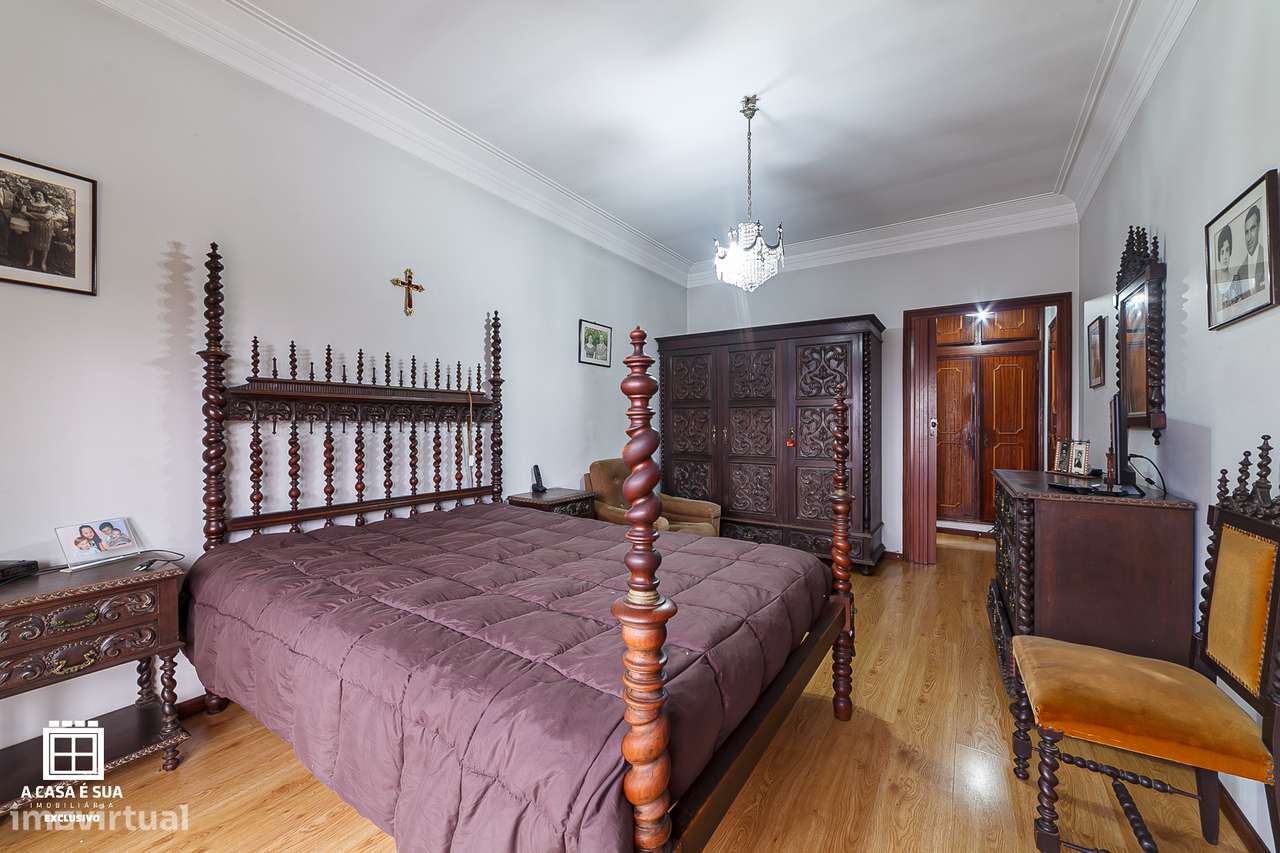 Moradia T4 de três frentes em Baguim do Monte - Exclusivo-29