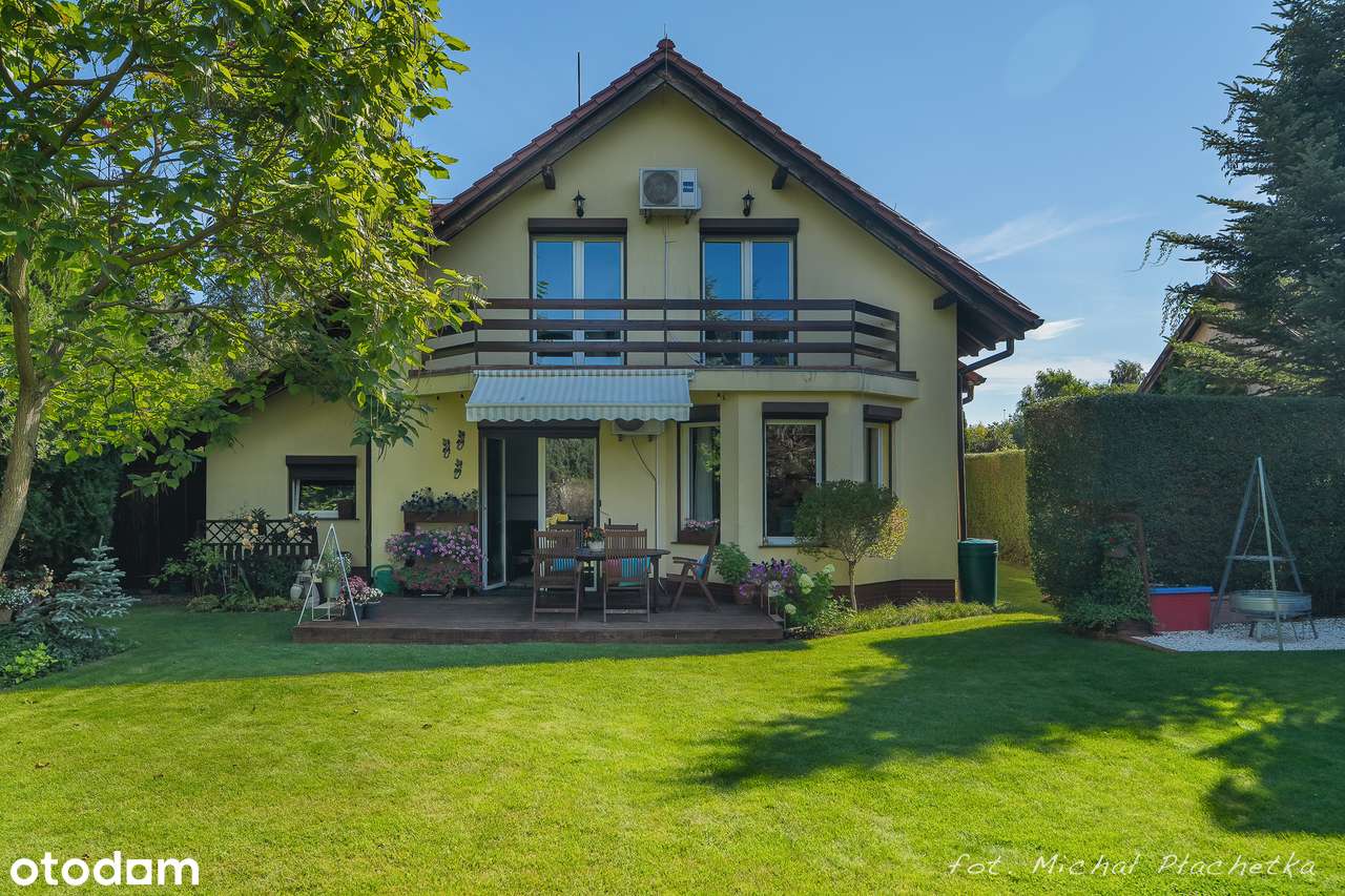 Dom z pięknym ogrodem, klimatyzacją, fotowoltaiką.-17