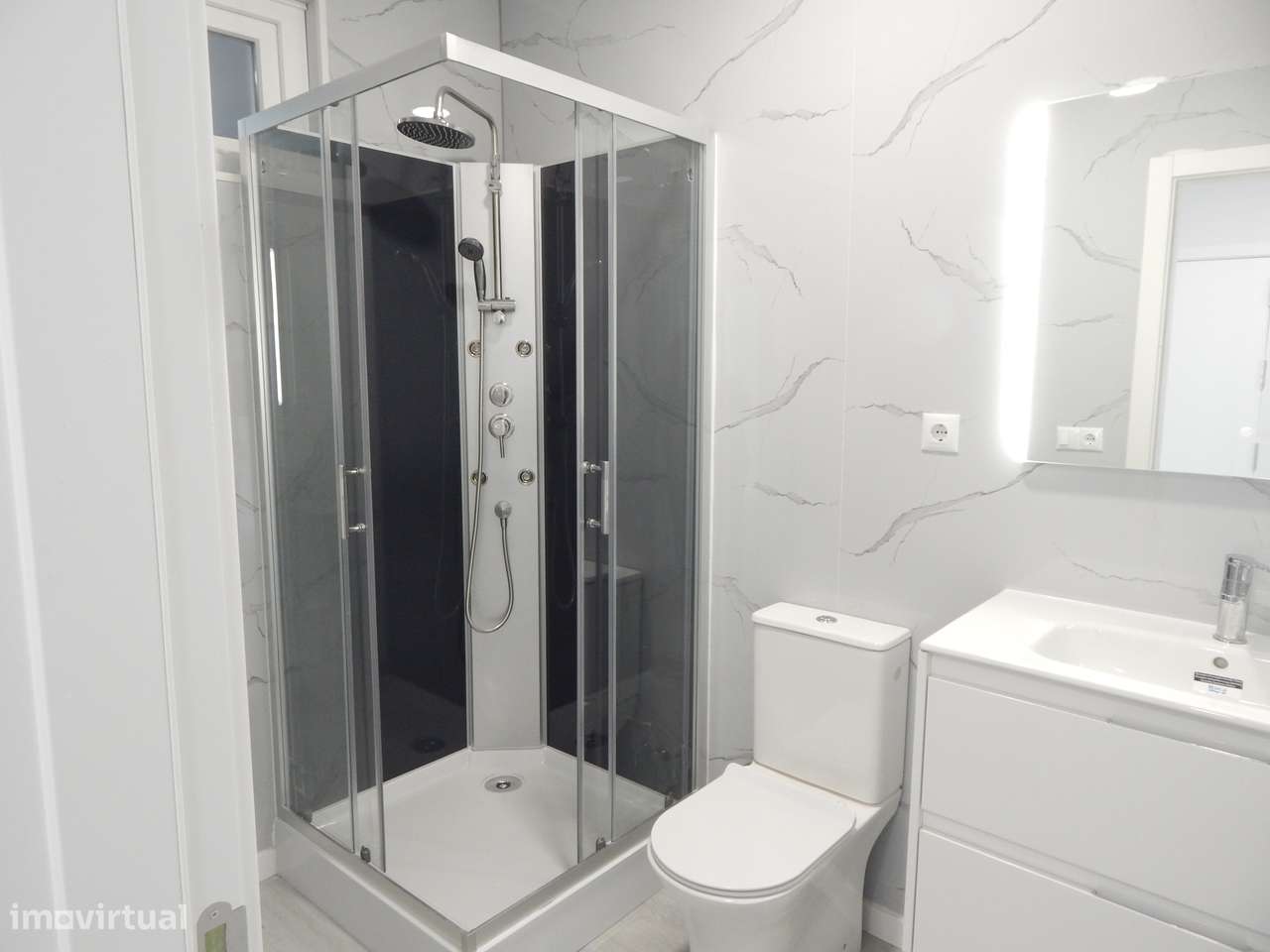 T2 Renovado na Figueirinha- Oeiras-11