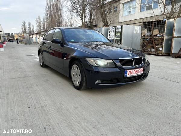 BMW Seria 3 318d Touring - 2