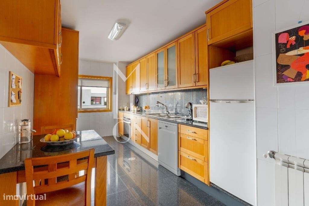 T2 com Suite, Varanda a Sul e Garagem Dupla a 10 min. do Hospital S. J-7