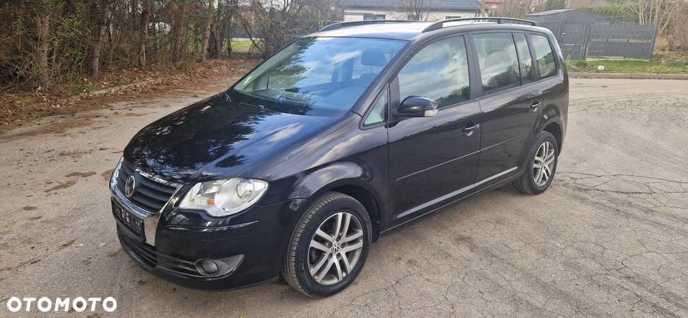 Volkswagen Touran 2.0 TDI Trendline DSG - 1