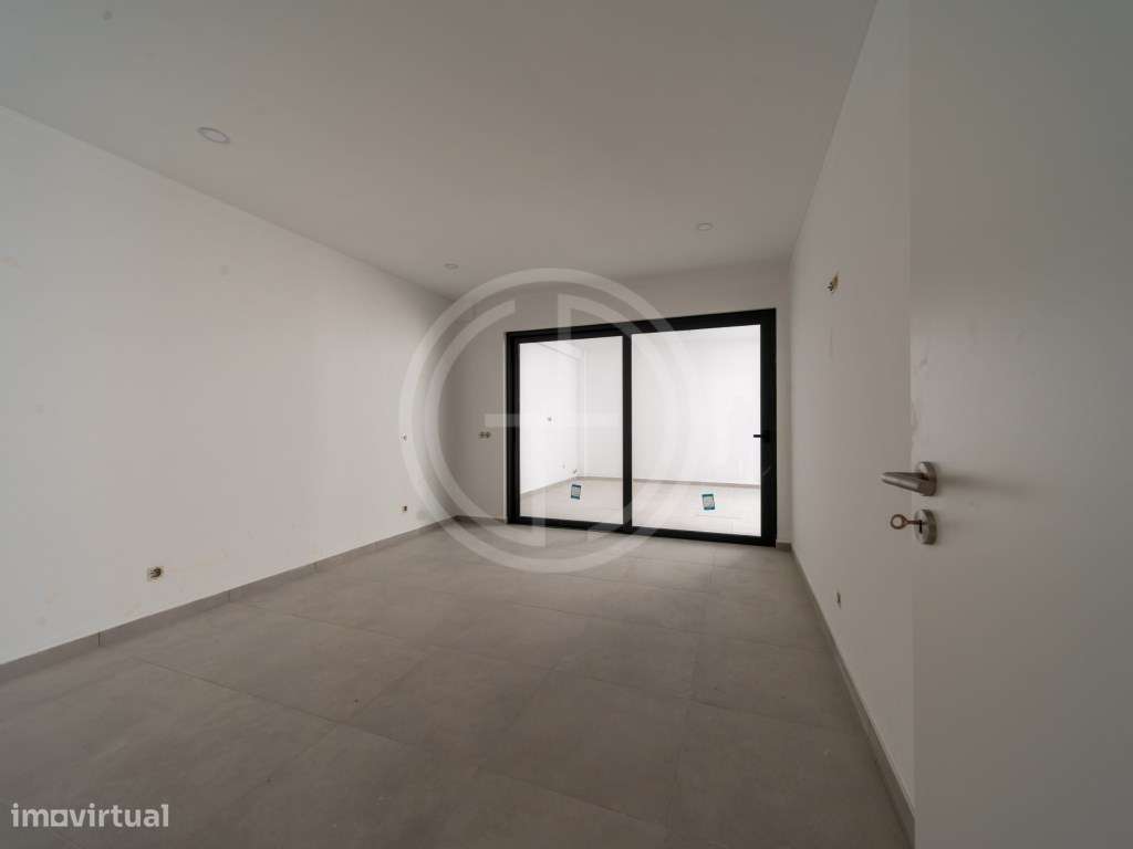 Moradia V3+1 com piscina privada em Gambelas-19
