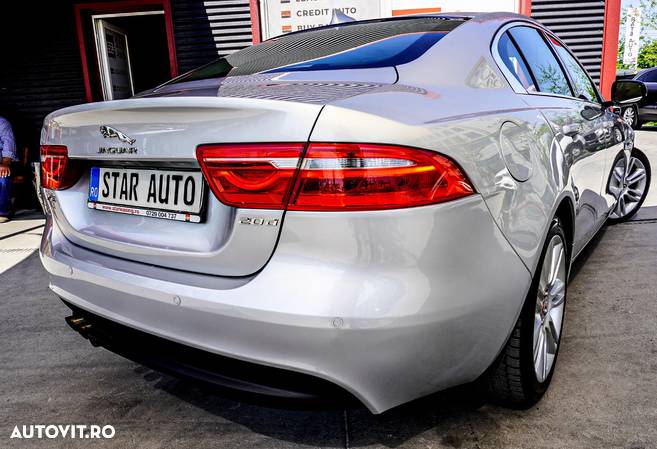 Jaguar XE 2.0 AWD R-Sport - 7