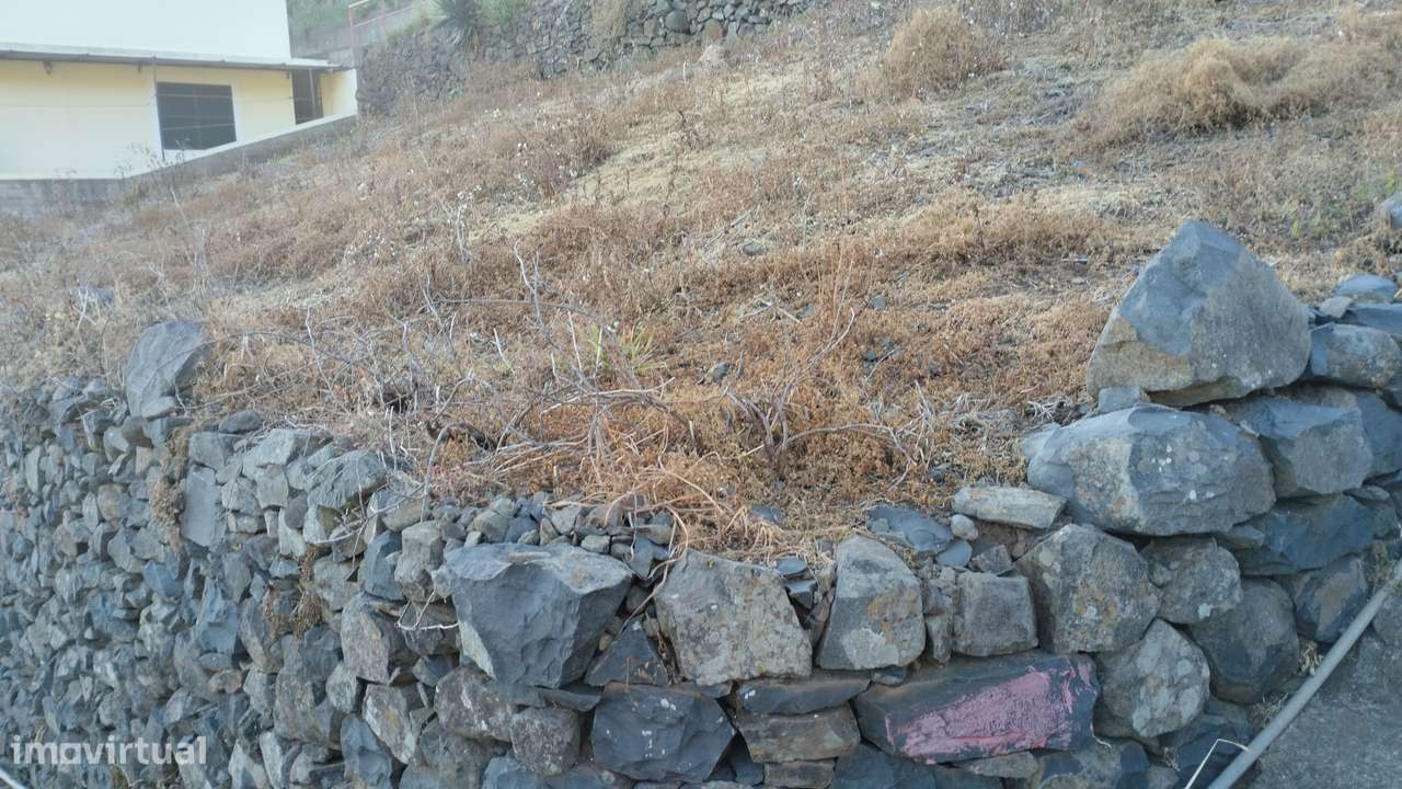 Terreno com possibilidade de construção - Grande imagem: 2/4