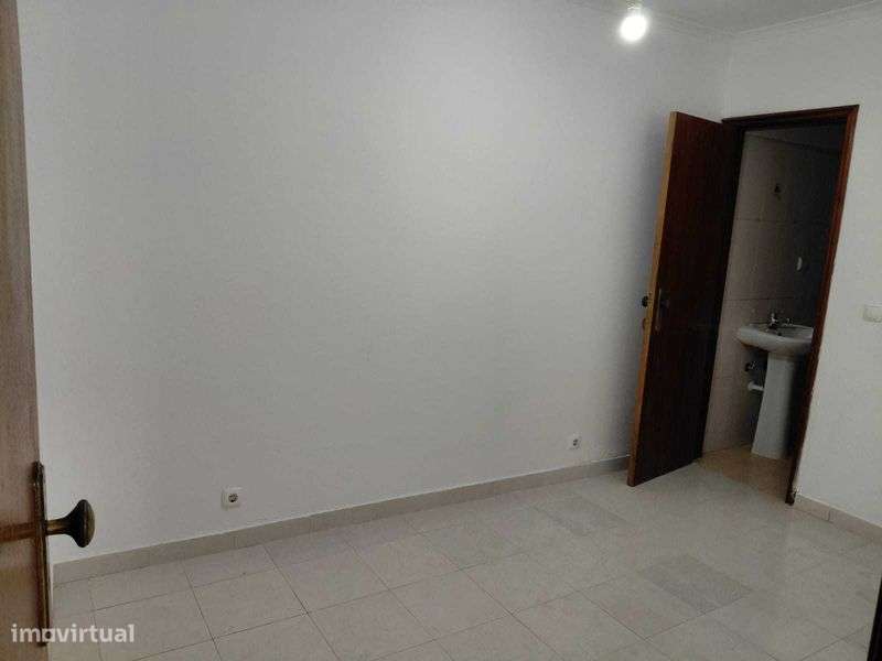 Moradia remodelada em Vila Nova da Rainha - Grande imagem: 5/8