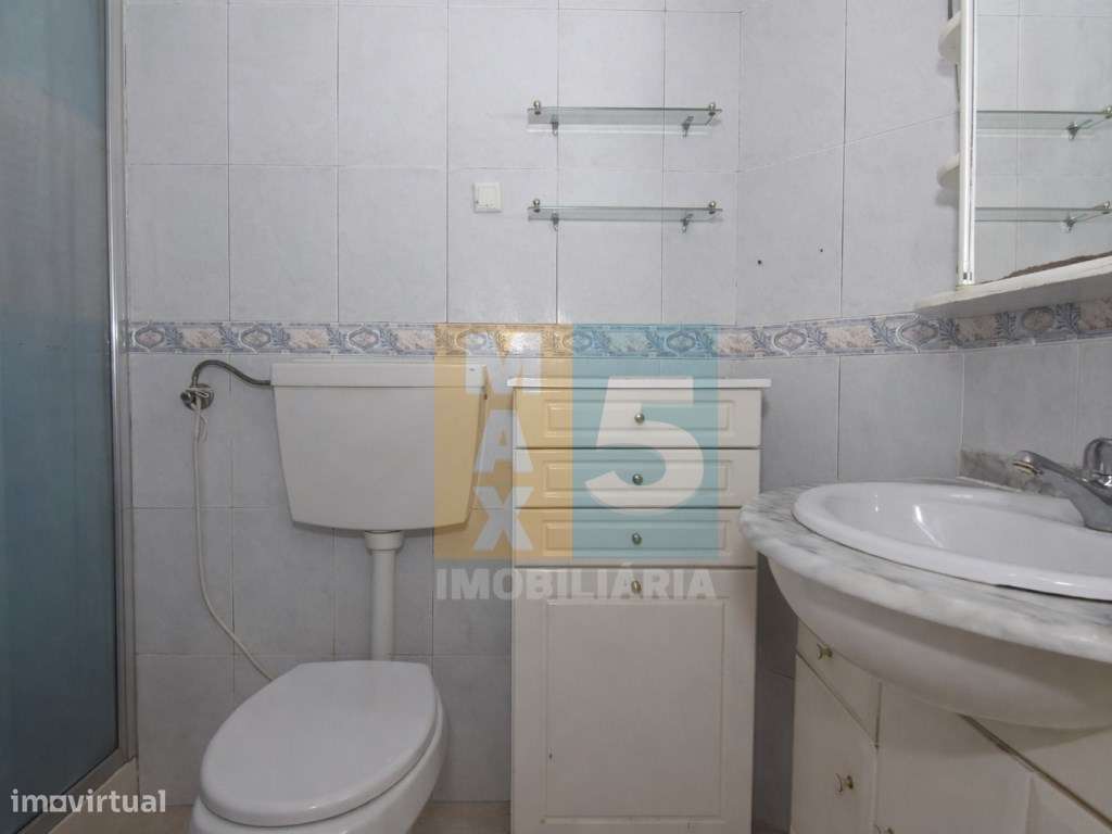 T2+1 com logradouro a 5 min a pé da Universidade Nova - Lisboa-17