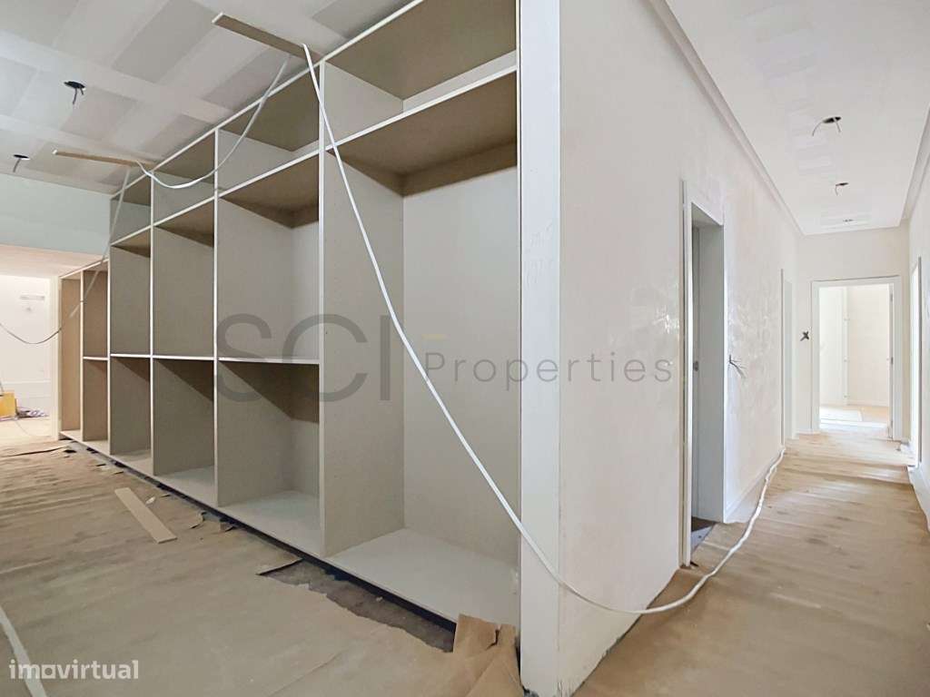 Extraordinário Apartamento T3+1 com amplas áreas em Coina-16