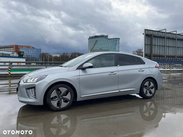 Hyundai IONIQ - 3