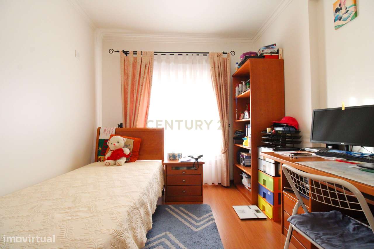 Apartamento T3 em  Santa Marta Do Pinhal com Parqueamento e Arrecadaçã-14