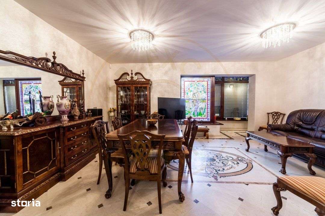 Vila zona Expo Parc - 2 apartamente, curte comuna - Imagine principală: 1/16