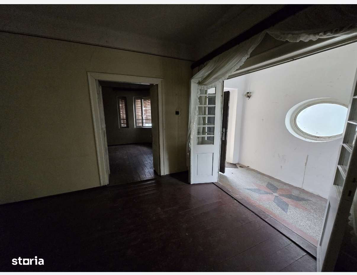 Casă Piață centrală-3