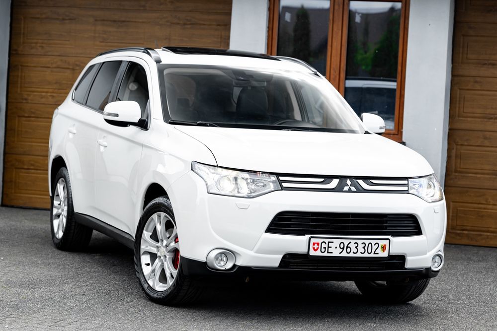 Mitsubishi Outlander III 2.2 DI-D 4WD Automatik Invite 2013