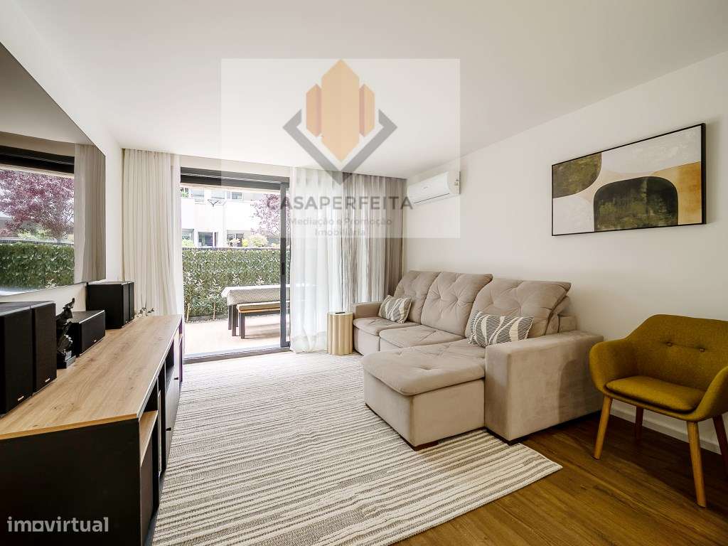 Fabuloso T2 Como Novo com Terraço e Lugar de Garagem - Candal-7