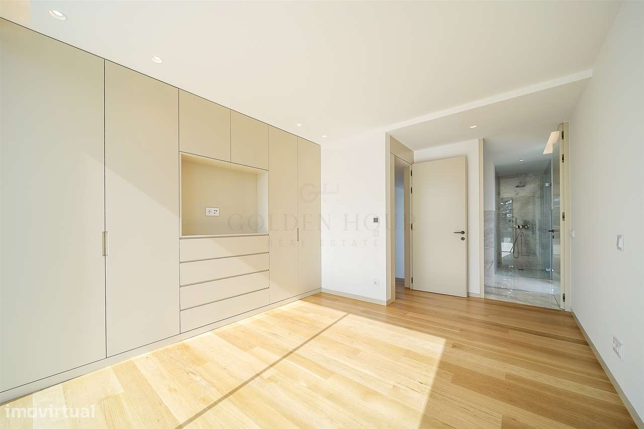Moradia T4 de Luxo em Canidelo com Vista Mar | Golden Hour Real Estate-31