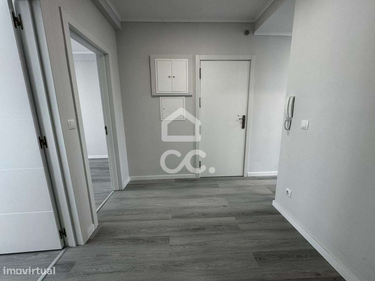 Apartamento T2 remodelado com arrecadação - Oeiras-11