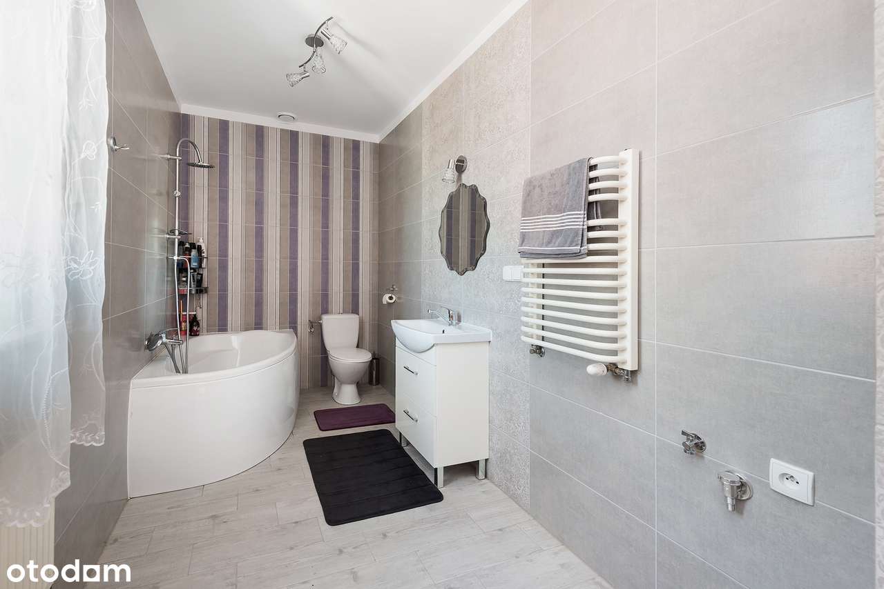 Duży, rodzinny dom na pięknej działce-8