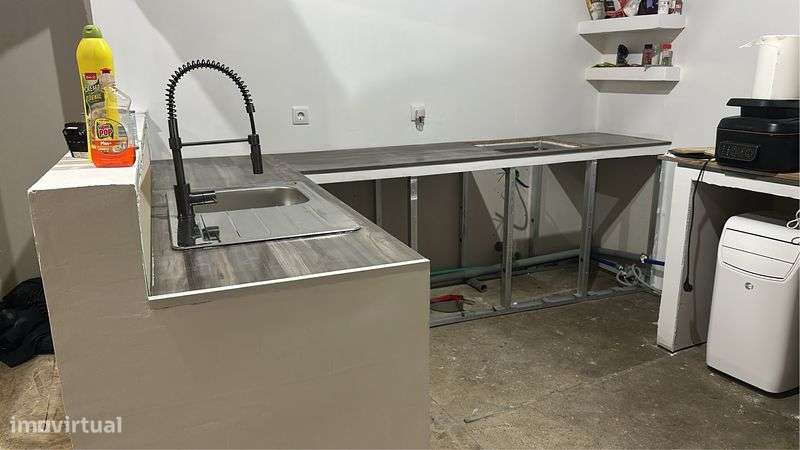 Casa com cave toda de pedra em aldeia - Grande imagem: 4/9