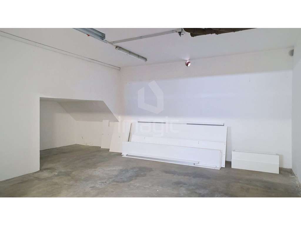 Apartamento T3 + sótão, usado, em Mafra.-32