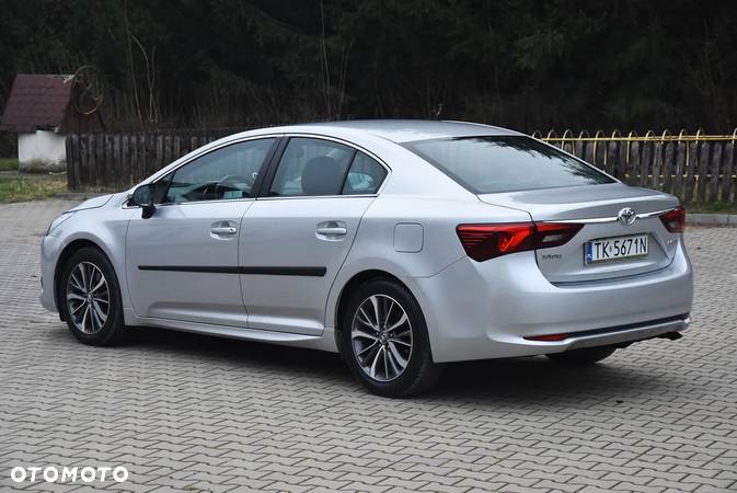 Toyota Avensis 2.0 D-4D Premium - 4