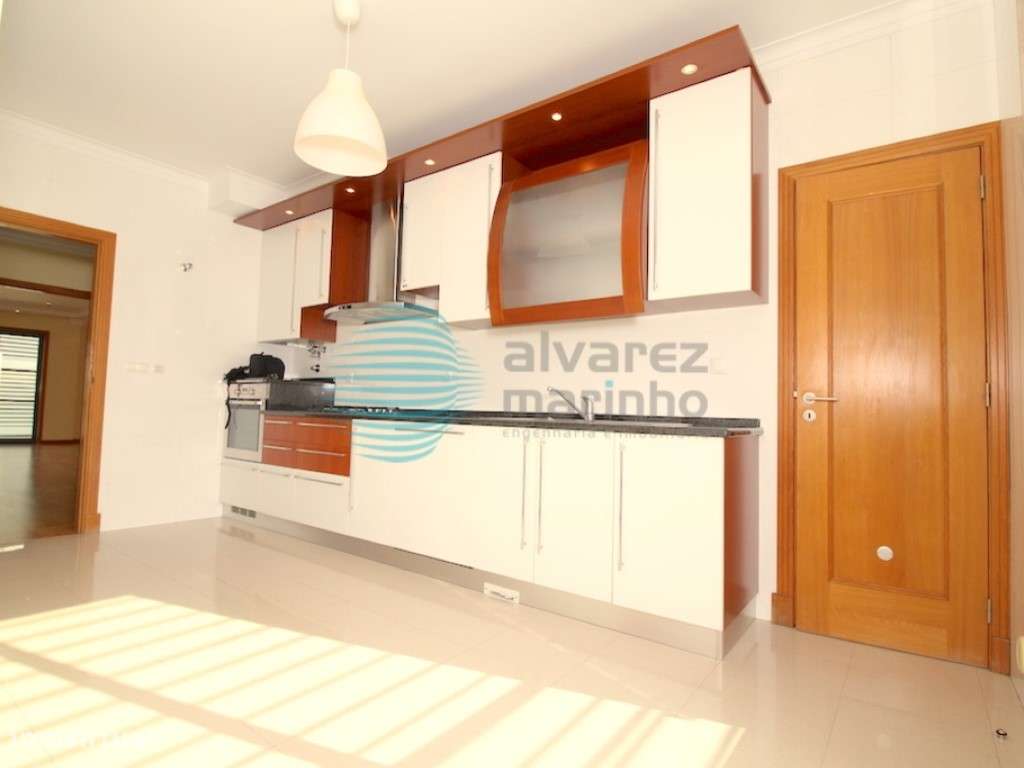 Apartamento T4, com 3 lugares de estacionamento, Parque das Nações-6