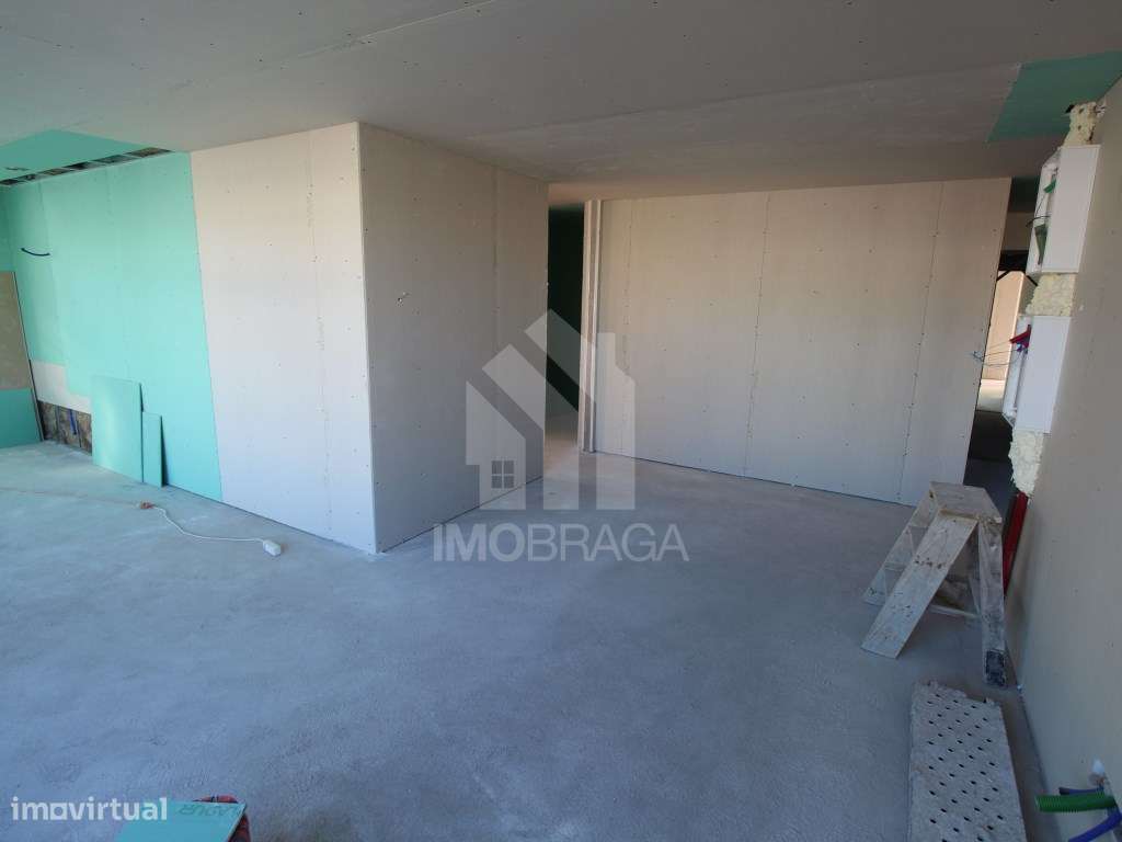 Venda Apartamento T2Cobertura com Terraço Novo, em Real, Braga-1