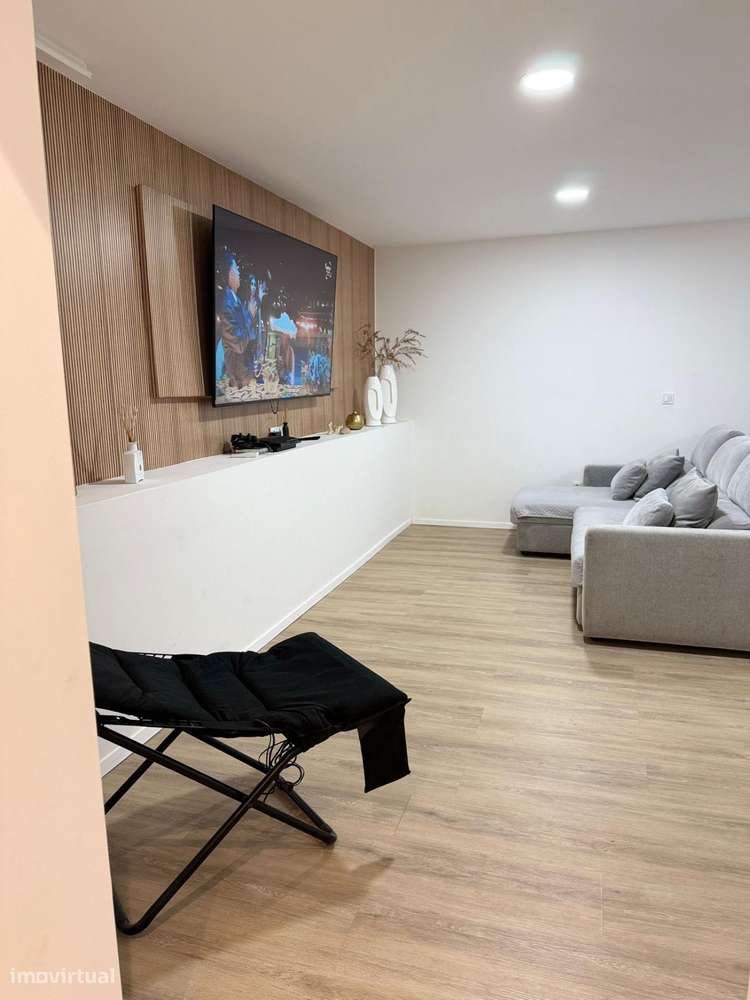 Moradia geminada Bi-Familiar T3 + T1 — Dois espaços...-29