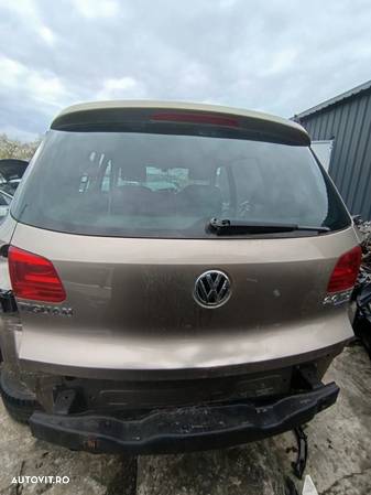 Haion dezechipat + luneta Volkswagen Tiguan 2012 ( cu defect ) - 1