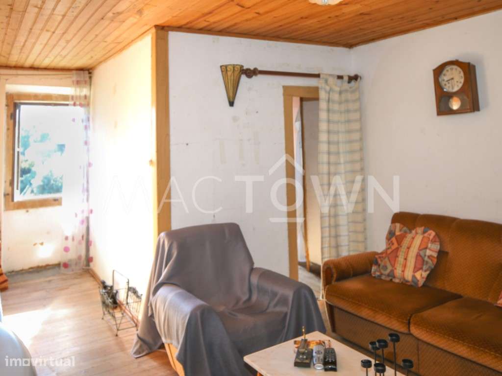 Viva no Centro Histórico numa Moradia Cheia de Caráter-7