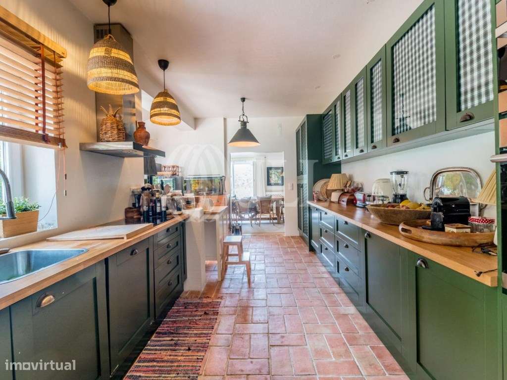 Moradia T6 com jardim e piscina no Estoril em Cascais-13