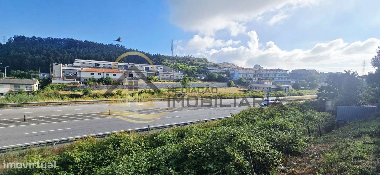 Moradia para restauro e terreno industrial com mais de 4000m²-6