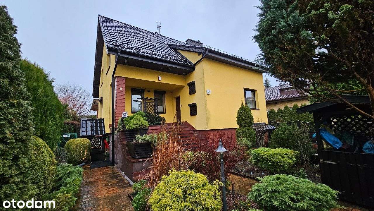 Atrakcyjny dom z pięknie zagospodarowaną działką. Nowa cena !-12