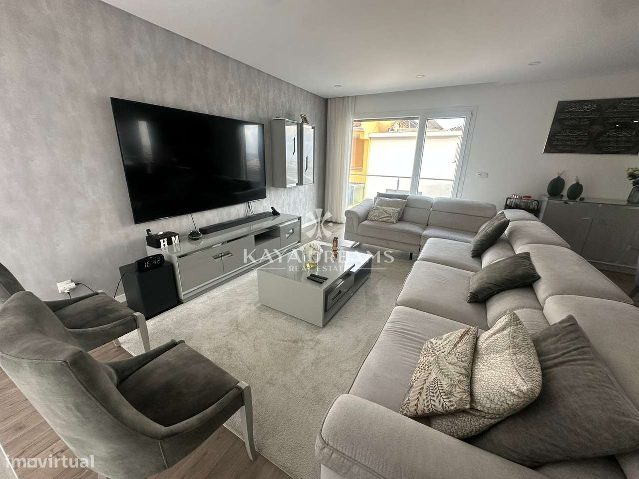 Moradia Semi Nova T4 de Luxo em Famões, a um Passo de Lisboa-8