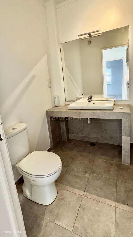 Apartamento T3 em São Pedro do Estoril – Conforto e Proximidade ao Mar - Grande imagem: 5/28