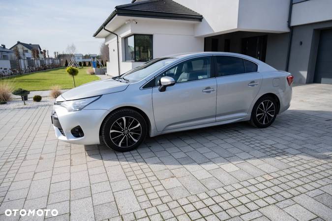 Toyota Avensis 1.8 Premium MS - 3