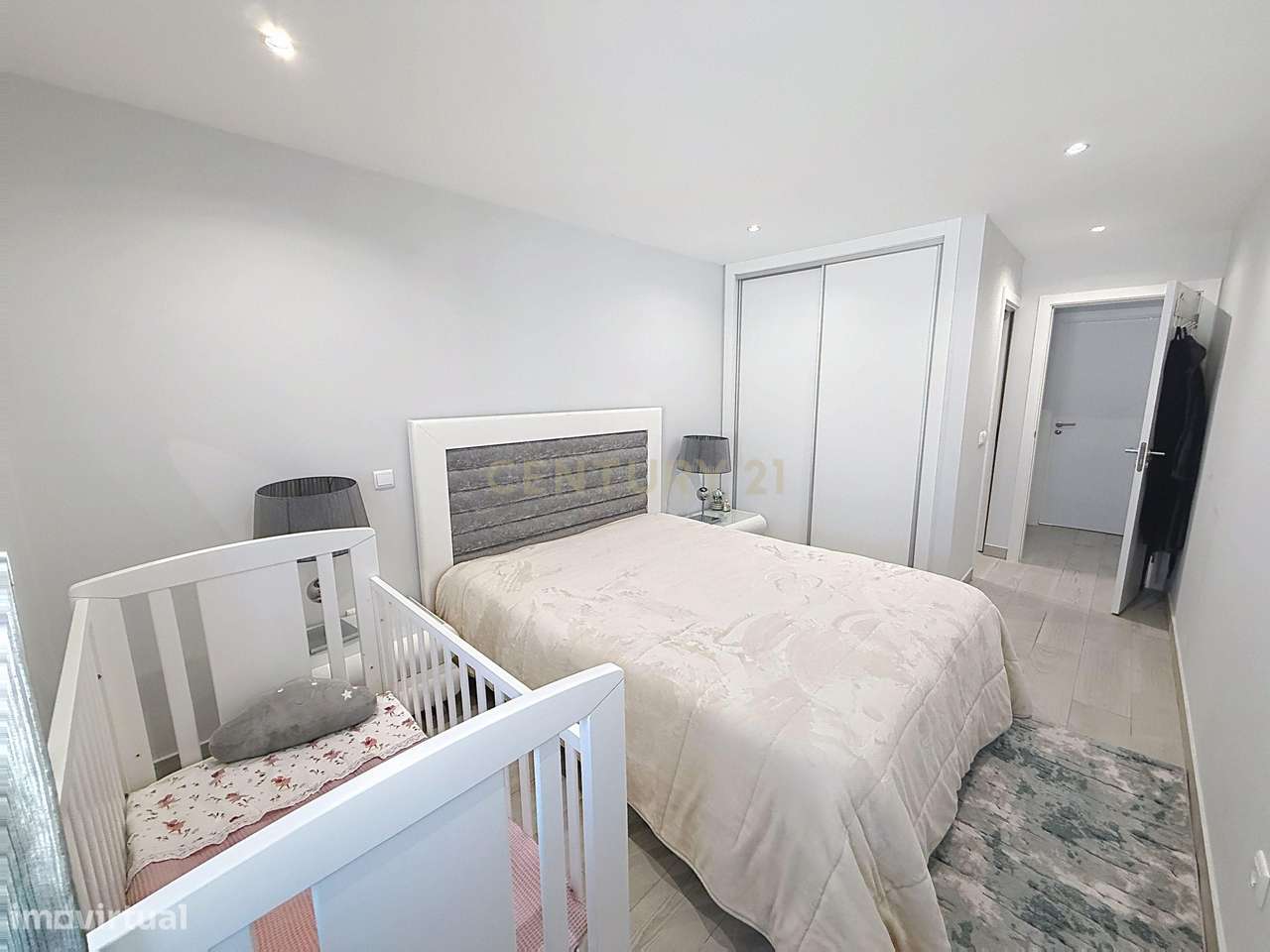 Moradia T3 Térrea Renovada à Venda na Nazaré | Quintal | Suite | Pront-22