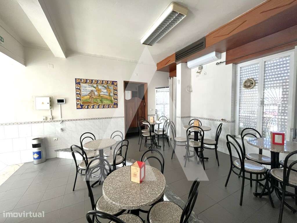 Cafetaria/Charcutaria com esplanada ,situada em zona habitacional d...-5