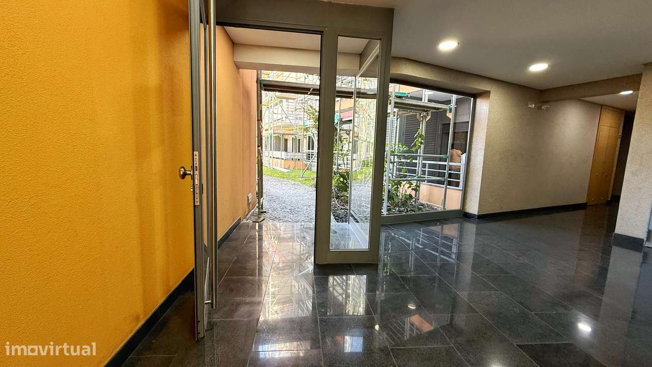 Apartamento T1 localizado no condomínio fechado, parqueamento, piscina-15