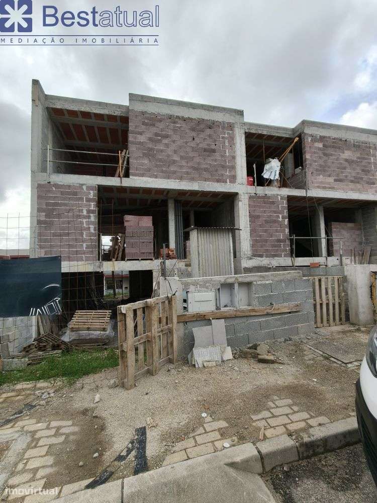 Moradia T 3 em fase de construção - Ótimos Acabamentos-0