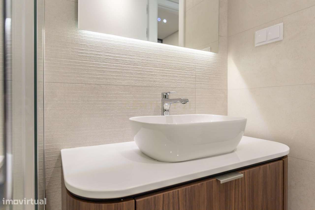 Dois Apartamentos Modernos (T3 + T2) na Qta. do Desembargador – Feijó-29