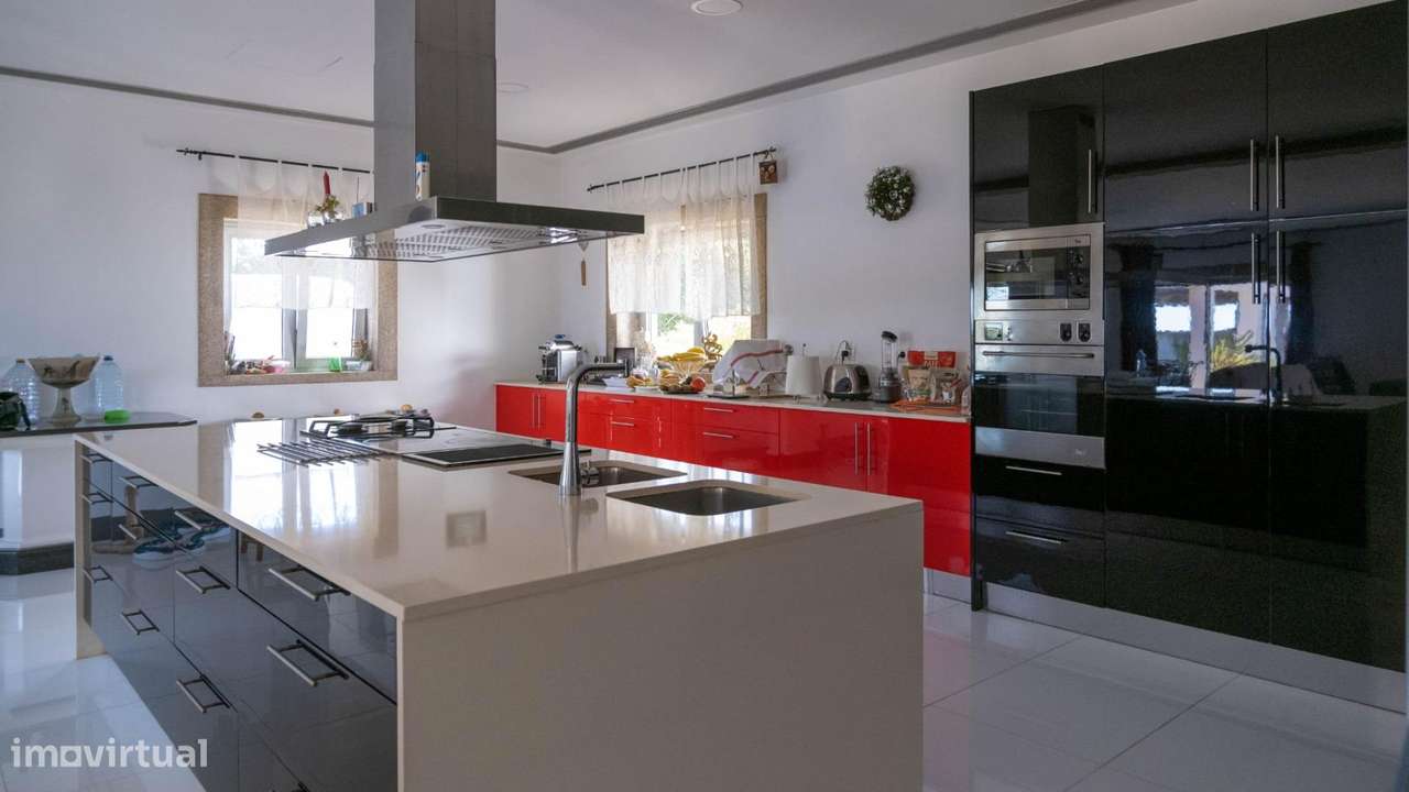 Moradia Térrea de 596m2 em Terreno de 10.000m2 | Paços de...-9