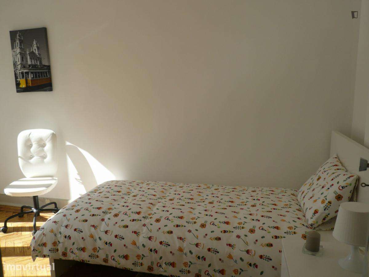 Quarto - localizado em São Sebastião Lisbon - Grande imagem: 4/10