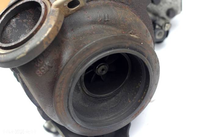 Turbina turbosprężarka  nastawnik BMW E90 E91 330d 325d M57N2 7796311 - 7