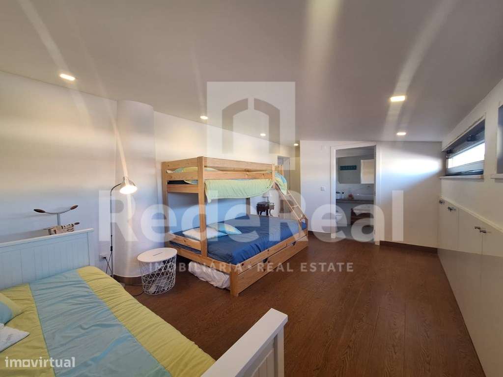 Moradia T3 + 1 com Piscina Privada e Boas Áreas no Coração de Albuf...-51