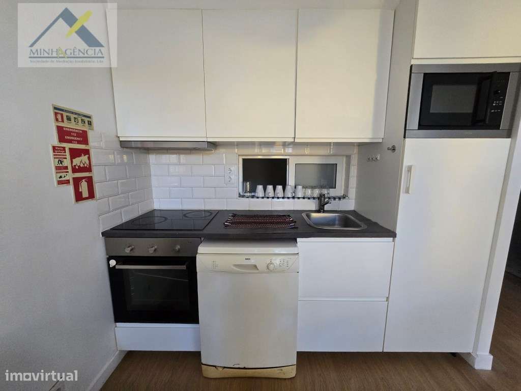 Apartamento T2 junto ao Jardim da Graça em Lisboa-1