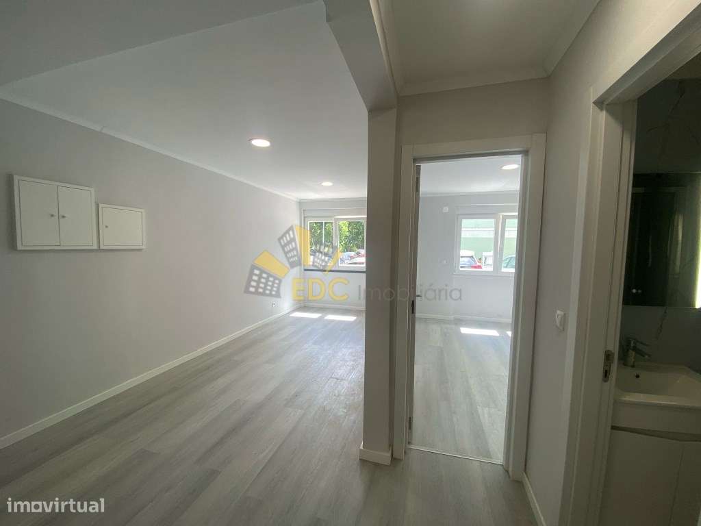 Apartamento T2 Totalmente Remodelado em zona Premium de Benfica | A...-10