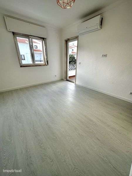 Moradia T4 renovada a estrear em São João do Estoril - Grande imagem: 4/8