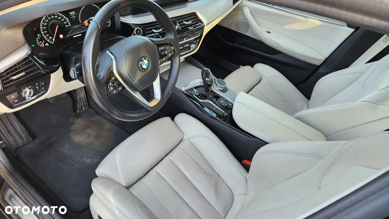 BMW Seria 5 520d Efficient Dynamics - 17