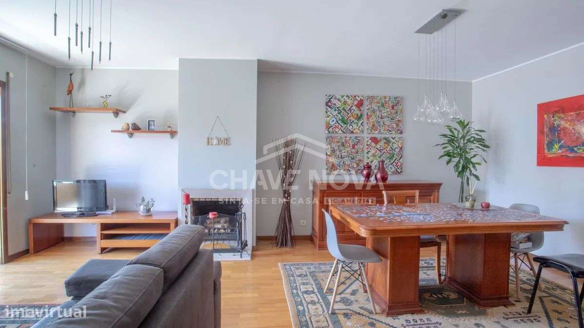 Apartamento T3 c/ Vistas Mar e Garagem Box em Canidelo-9
